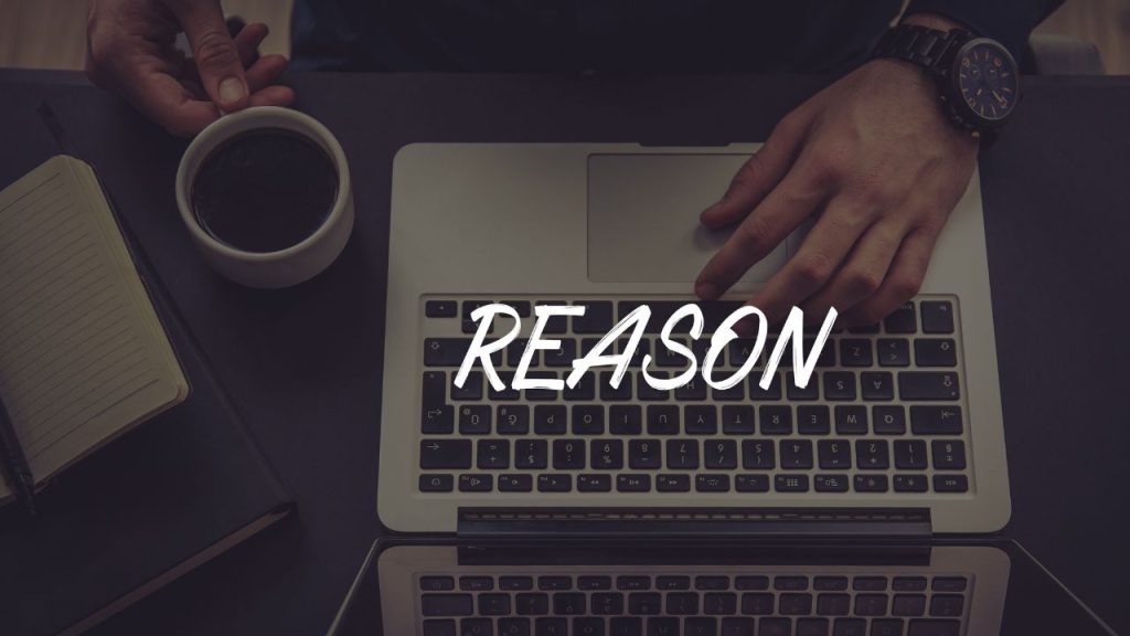 パソコンを使って作業する男性を背景にした、理由と英語で書かれた画像