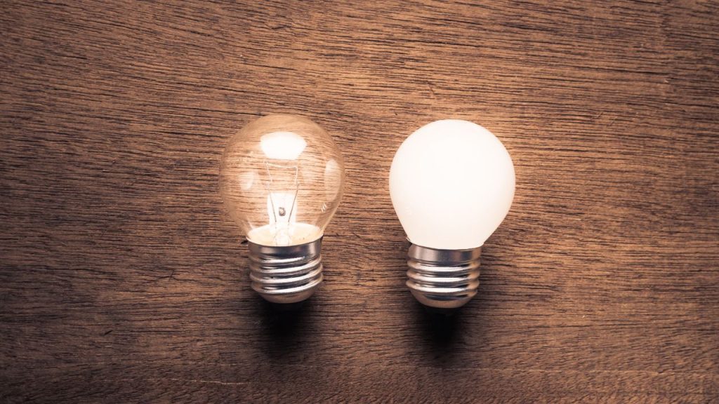 明るさが異なる二つの電球