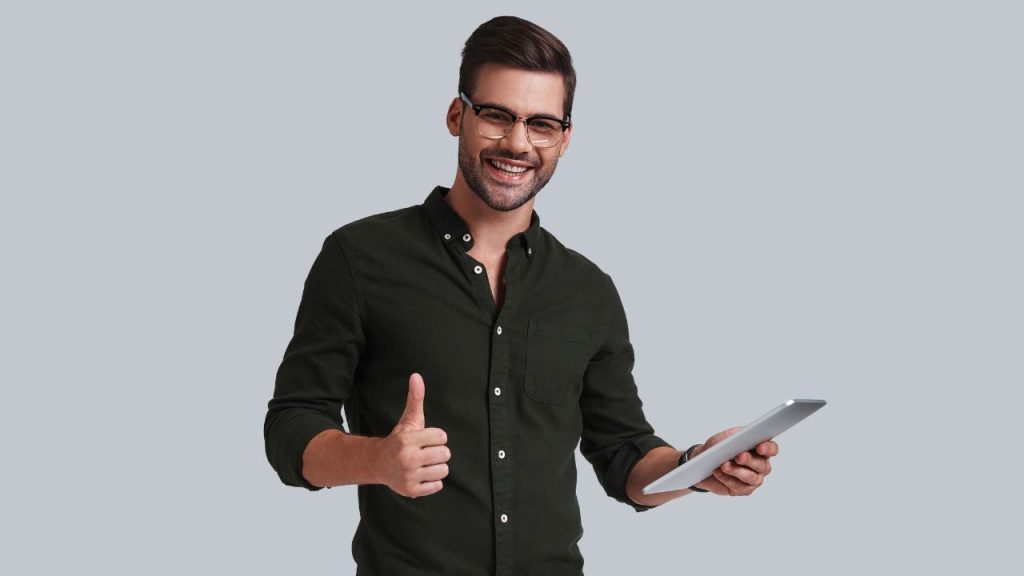 サービスをおすすめする男性