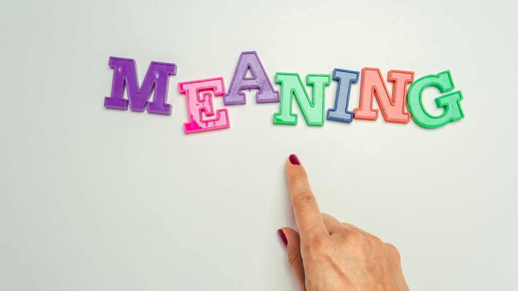 意味と英語で書かれたブロック