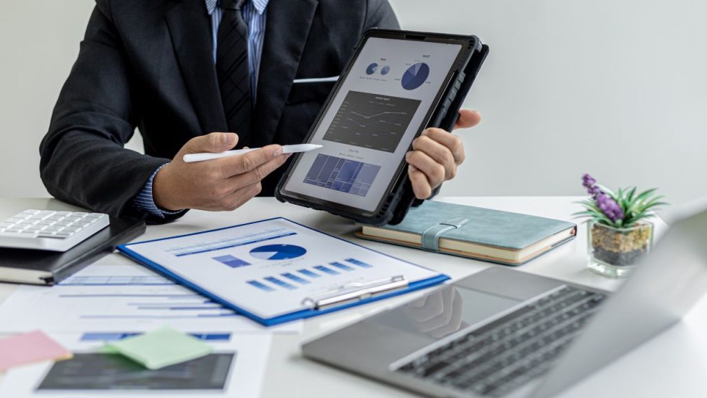 営業をしている男性