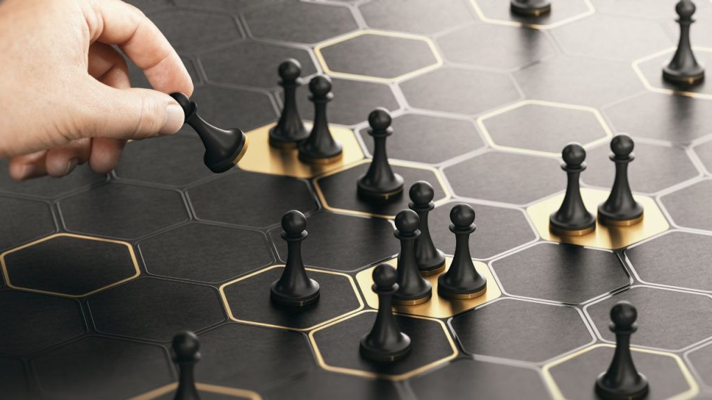 戦略を立てている人