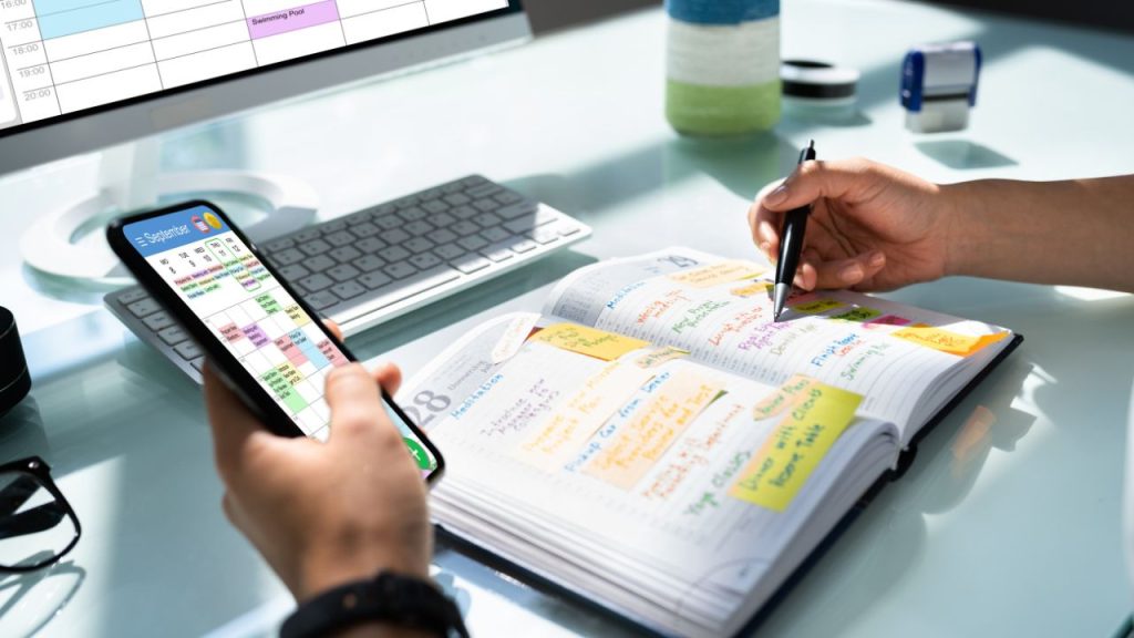 スケジュールを考えている人