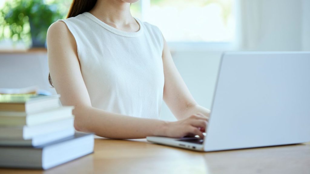 仕事をしている女性